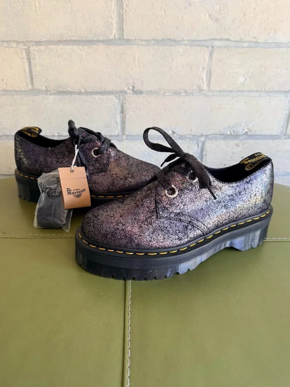 Dr. Martens Holly silver crackle size US W 11 / UK 9 NWT